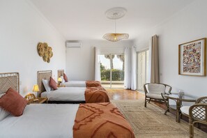 Fer et planche à repasser, Wi-Fi gratuit, draps fournis