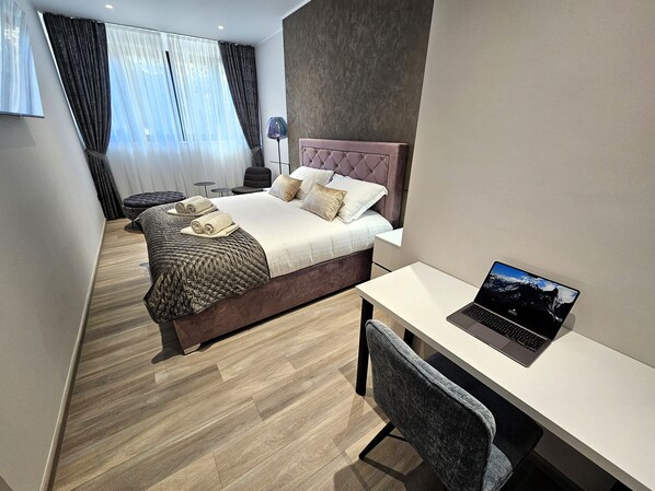 2 bedrooms, desk, iron/ironing board, travel crib