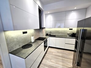 Fridge, microwave, oven, stovetop - Modern 2BR/2BA • Old Town & Marjan • Free Parking (Split)