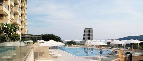 Alberca al aire libre por temporada