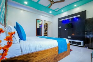 Quarto superior, 1 cama King, vista para a colina | Wi-Fi de cortesia