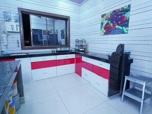 Shared kitchen - Sai Hill's Holiday's (Mahabaleshwar)