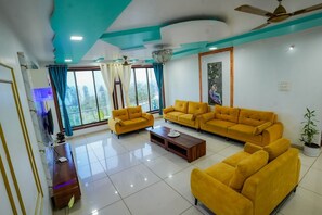Living area - Sai Hill's Holiday's (Mahabaleshwar)