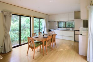 Family House, Mountain View | In-room dining - Kowakudani -Raku- (Hakone)