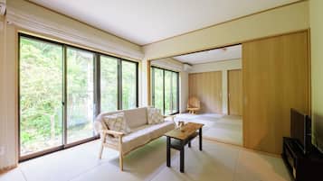 Rumah Keluarga, pemandangan gunung | Area keluarga | Smart TV 19-inci dengan saluran TV digital