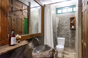 Deluxe Quadruple Room | Bathroom | Bidet, soap - TwoSpaces Living at Wave And Chill House (Canggu)