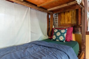 Free WiFi, bed sheets - TwoSpaces Living at Wave And Chill House (Canggu)