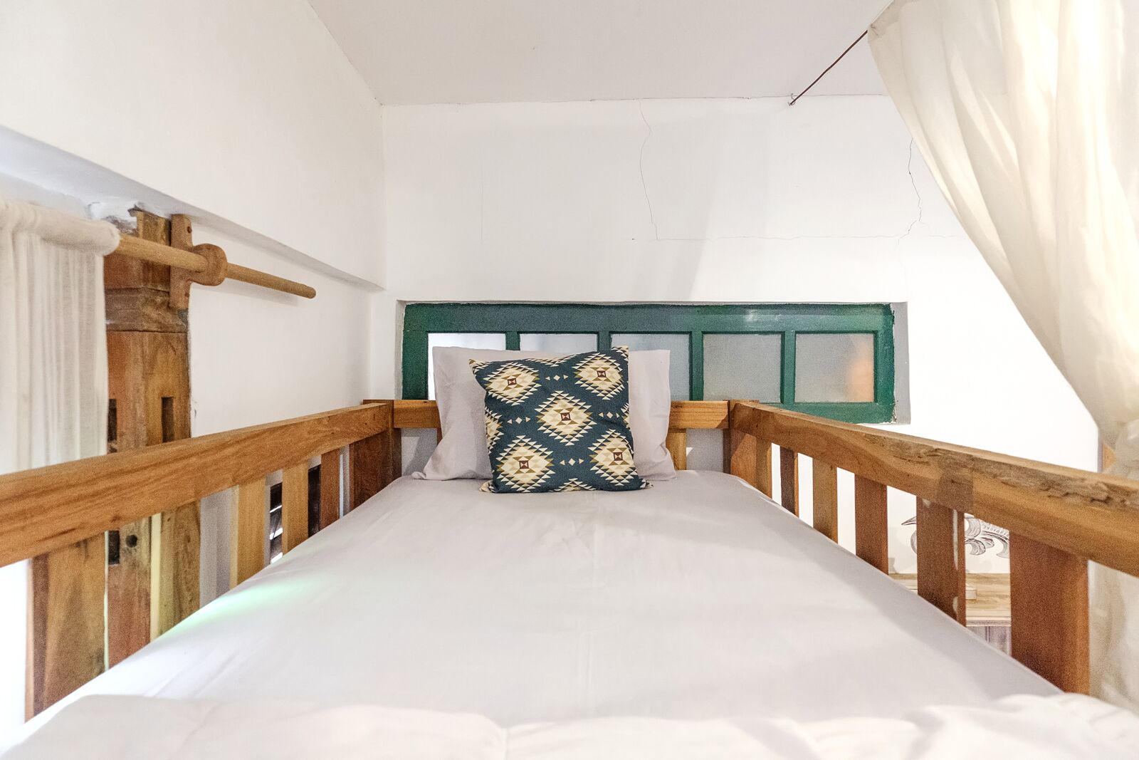 Free WiFi, bed sheets