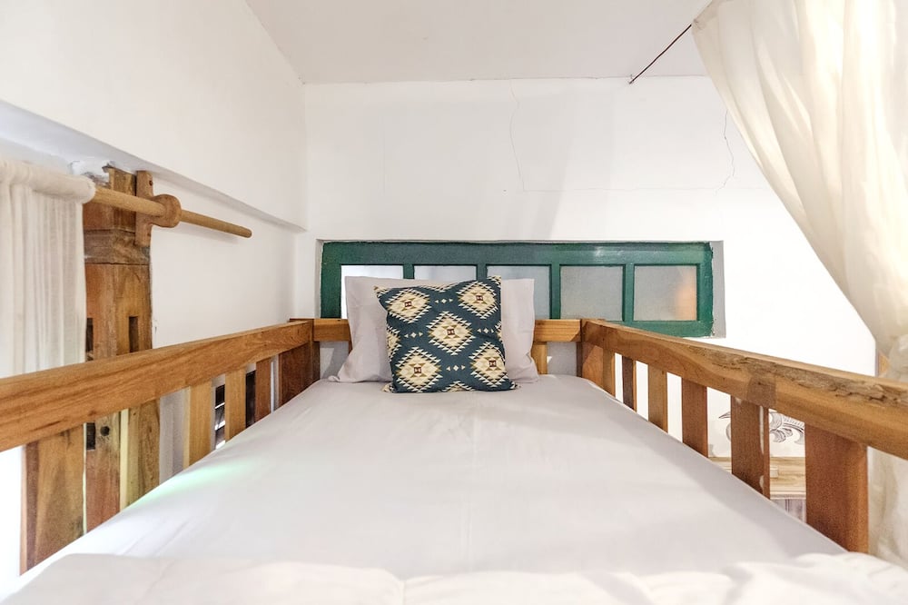 TwoSpaces Living at Wave And Chill House