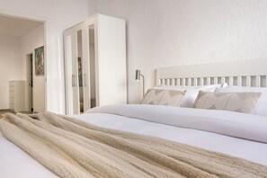4 bedrooms, iron/ironing board, free WiFi - Casa Debora for 5 people in the Mongo area (L'Escala)