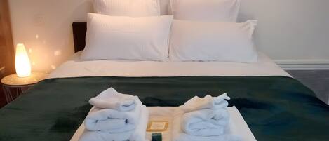 Iron/ironing board, WiFi, bed sheets