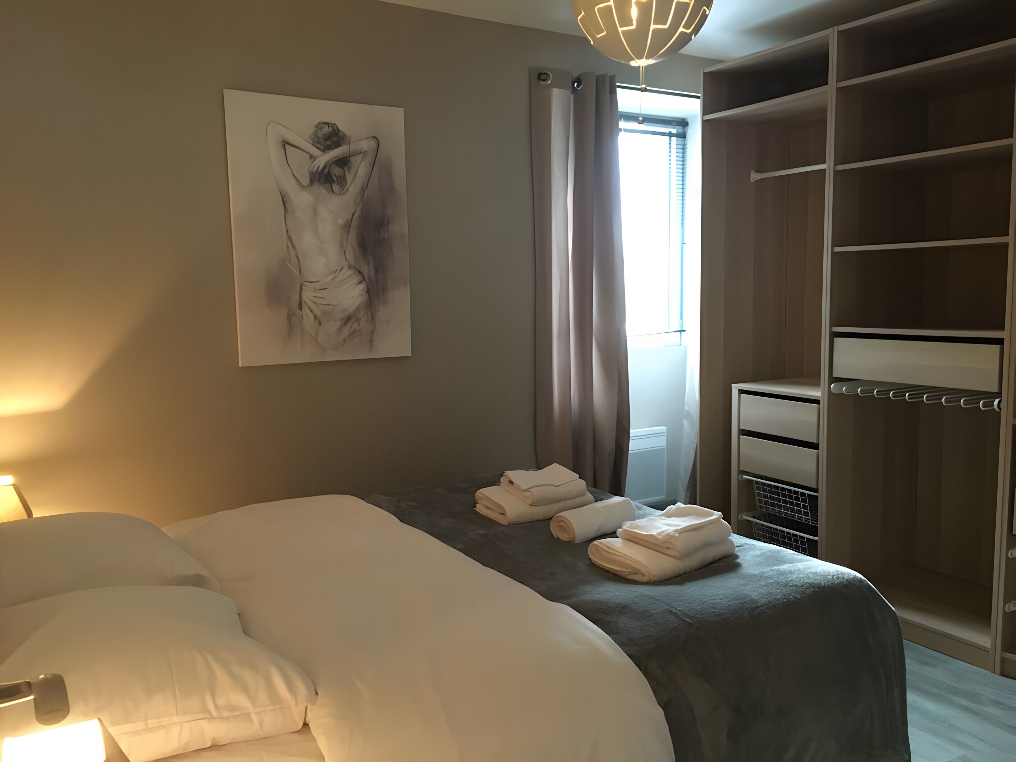 Iron/ironing board, WiFi, bed sheets