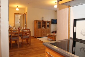 Dining - Upper deck port side - Historic vacation apartment with garden not far from Greetsiel (Greetsiel)