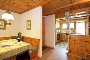 Dining - Haus Dent Blanche, Apartment Castor (Zermatt)