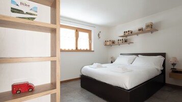 Apartment (1 Bedroom) | 1 bedroom, iron/ironing board, cribs/infant beds, bed sheets