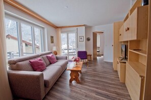 Living area - Haus Bodmen C, Apartment Anemone (Zermatt)