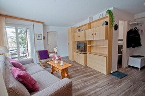 Living area - Haus Bodmen C, Apartment Anemone (Zermatt)