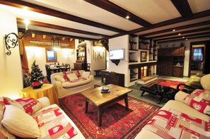 Fernseher, Kamin