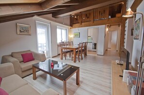 Living area - Haus Bodmen B, Apartment Stellisee (Zermatt)