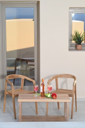 Terrace/patio - Santorini - Villa - Sleeps 2 - Pool - Parking (Santorini)
