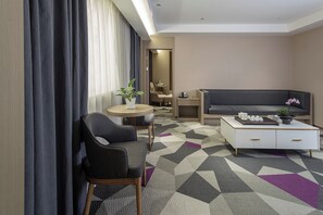 Luxury Suite, City View | Living area - Jinchen Hotel Shenzhen (Shenzhen)
