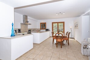 Fridge, microwave, oven, dishwasher - Comfortable Mallorcan villa for 6, 9km to beach (Arta)