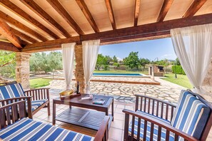 Outdoor dining - Romantic getaway 11km to Pollensa Port (Crestatx)