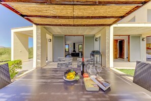 Outdoor dining - Beautiful villa with mountain views, 5km to beach (Alcúdia)