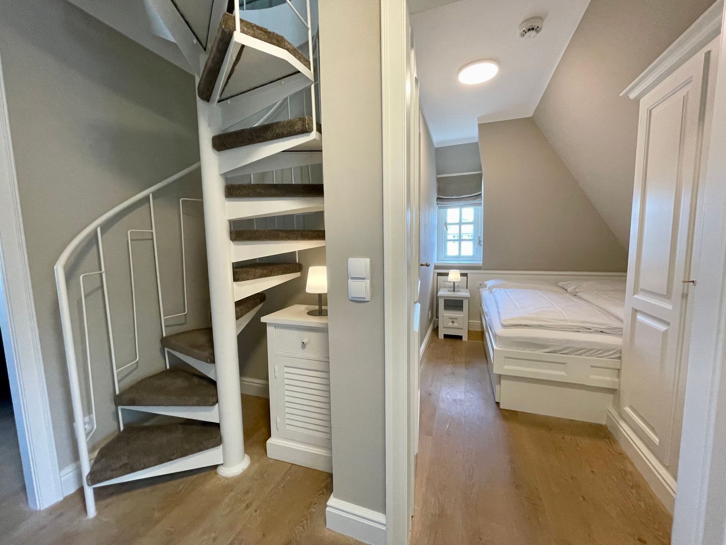 Schreibtisch, Bügeleisen/Bügelbrett, kostenloses WLAN