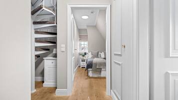 Escrivaninha, ferros/tábuas de passar roupa, Wi-Fi de cortesia