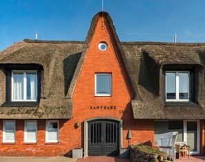 Exterior - Charming vacation apartment in Haus Kampbarg in Kampen with terrace and sea view (Kampen (Sylt))