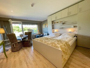 Free WiFi - Charming vacation apartment in Haus Kampbarg in Kampen with terrace and sea view (Kampen (Sylt))