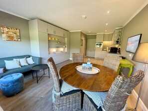 TV - Charming vacation apartment in Haus Kampbarg in Kampen with terrace and sea view (Kampen (Sylt))