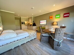 Free WiFi - Charming vacation apartment in Haus Kampbarg in Kampen with terrace and sea view (Kampen (Sylt))