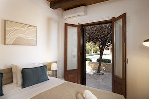 3 bedrooms, iron/ironing board, travel cot, free WiFi