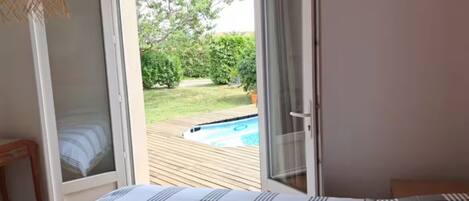 Bügeleisen/Bügelbrett, Reisekinderbett, Bettwäsche