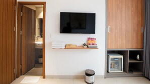 Dobbeltrom, 1 kingsize-seng | Minibar, skrivebord, lydisolert og strykejern/-brett