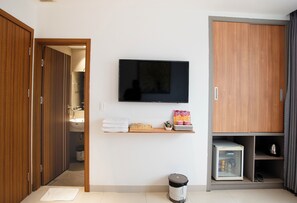 Phòng đôi, 1 giường cỡ king | Minibar, bàn, phòng cách âm, bàn ủi/dụng cụ ủi quần áo 