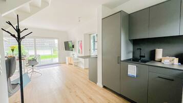 Kühlschrank, Mikrowelle, Herdplatte, Geschirrspüler