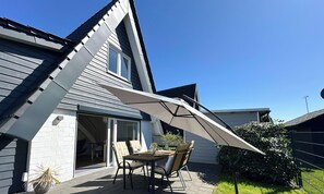 Outdoor dining - Am Ringwall 19 - Modern barrier-free vacation home in Duhnen (Cuxhaven)