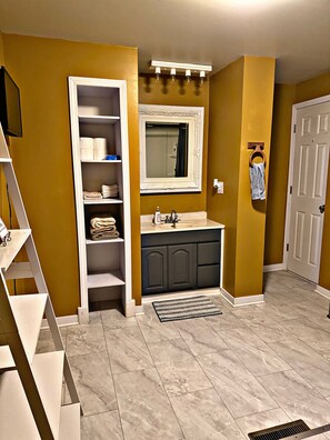 Interior - Cozy Country Getaway Just Minutes From The City (Elmwood)