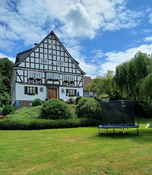 Exterior - Room “Double Room 3” with Shared Terrace, Garden, and Wi-Fi (Kirchhundem)