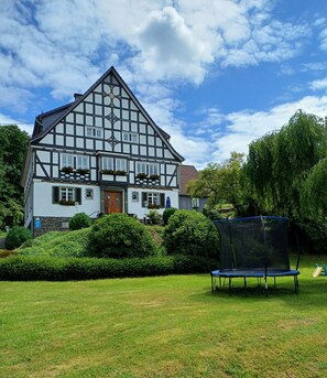 Exterior - Room 'Double Room with Shower/WC' with Shared Terrace, Garden & Wi-Fi (Kirchhundem)