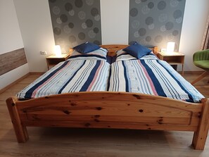 WiFi, bed sheets - Room 'Double Room with Shower/WC' with Shared Terrace, Garden & Wi-Fi (Kirchhundem)
