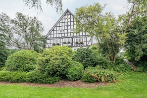 Exterior - Room 'Double Room with Shower/WC' with Shared Terrace, Garden & Wi-Fi (Kirchhundem)