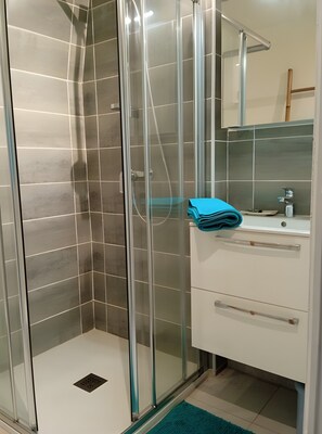 Een douche, een haardroger