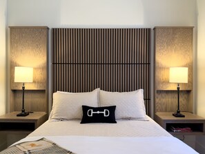 Premium bedding, memory-foam beds, individually decorated, desk - Hotel Thoroughbred (Paris)