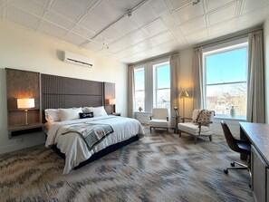 Comfort Single Room | Premium bedding, memory-foam beds, individually decorated, desk - Hotel Thoroughbred (Paris)