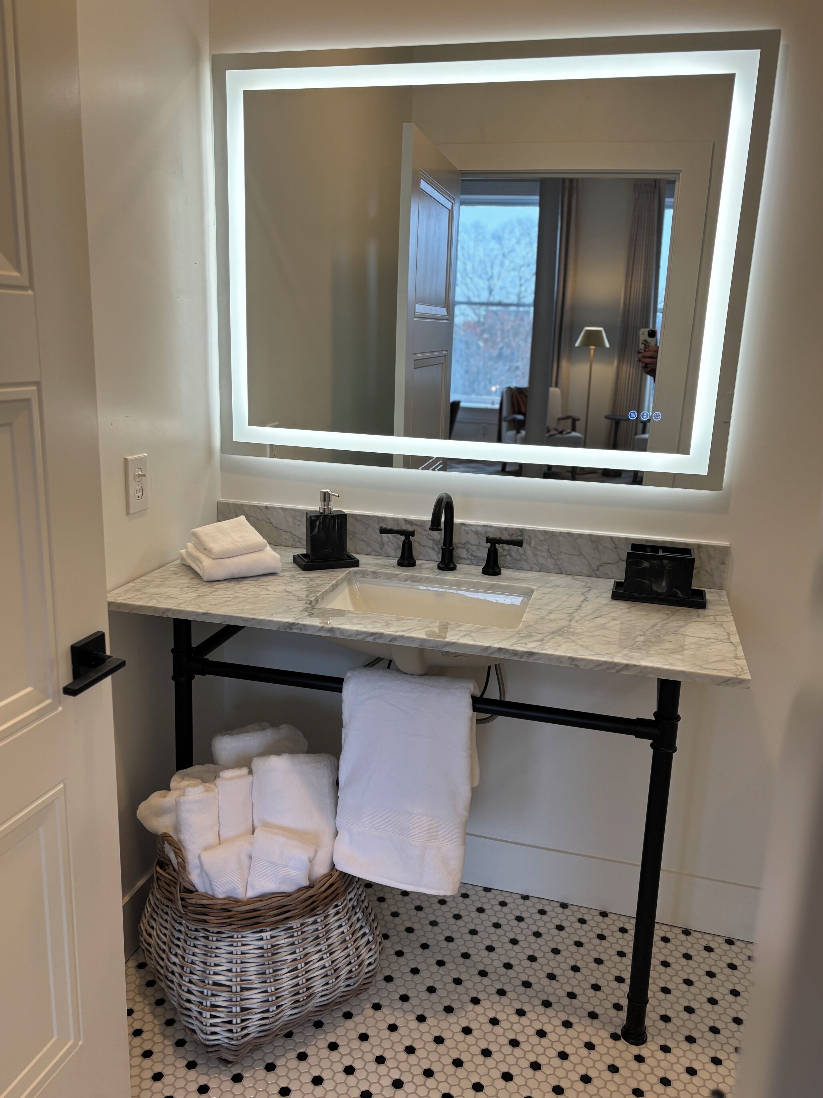 Comfort eenpersoonskamer | Badkamer | Gratis toiletartikelen, een haardroger, zeep, shampoo