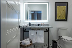 Buồng tắm vòi sen, đồ dùng nhà tắm miễn phí, máy sấy tóc 